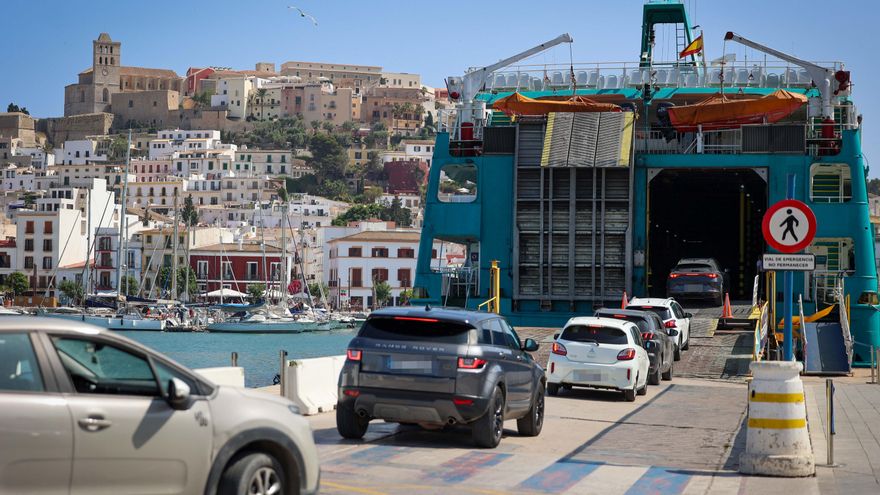 La limitación de coches en Ibiza arranca con la oposición de navieras y 'rent a car': "La medida mejorará la calidad de vida"