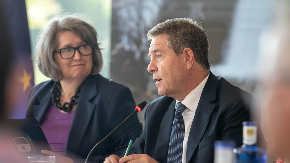 García-Page en la convocatoria de la Mesa del Agua de Castilla-La Mancha