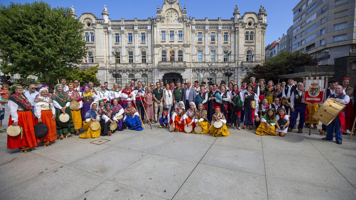 Celebración de la III Jornada Campurriana en Santander, a la que han asistido la alcaldesa, Gema Igual, y, en representación del Ejecutivo regional, el consejero de Salud, César Pascual