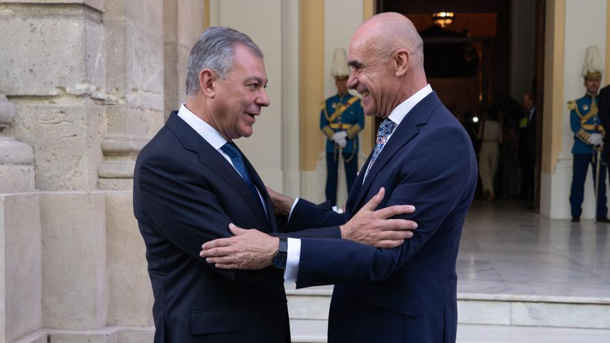 Las concesiones al PSOE permiten a Sanz sacar sus primeras ordenanzas fiscales en Sevilla sin echarse en brazos de Vox