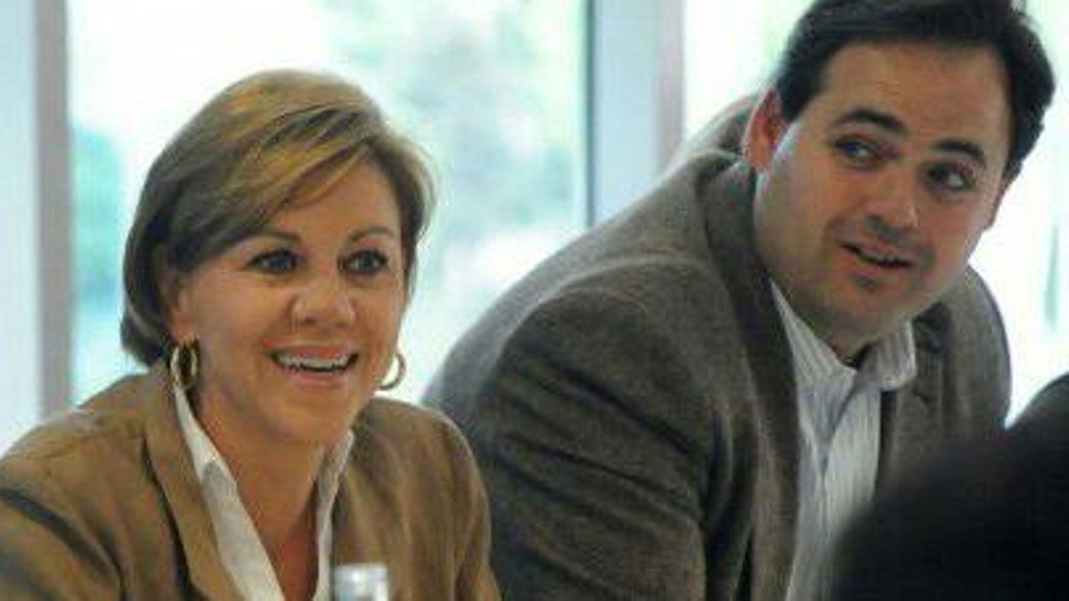 Francisco Nuñez, primero por la derecha, junto a Cospedal y el alcalde de Albacete