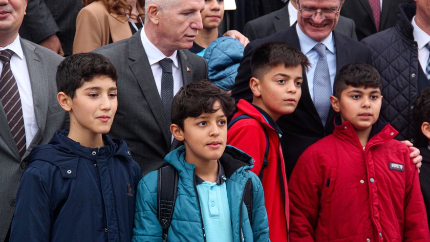 El dinero de la UE para los refugiados hermana a sirios y turcos en Turquía