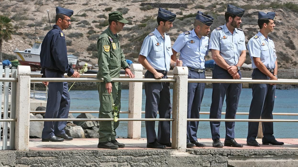 Acto de homenaje a los cuatro militares que fallecieron en el accidente del helicóptero del SAR. (ALEJANDRO RAMOS)