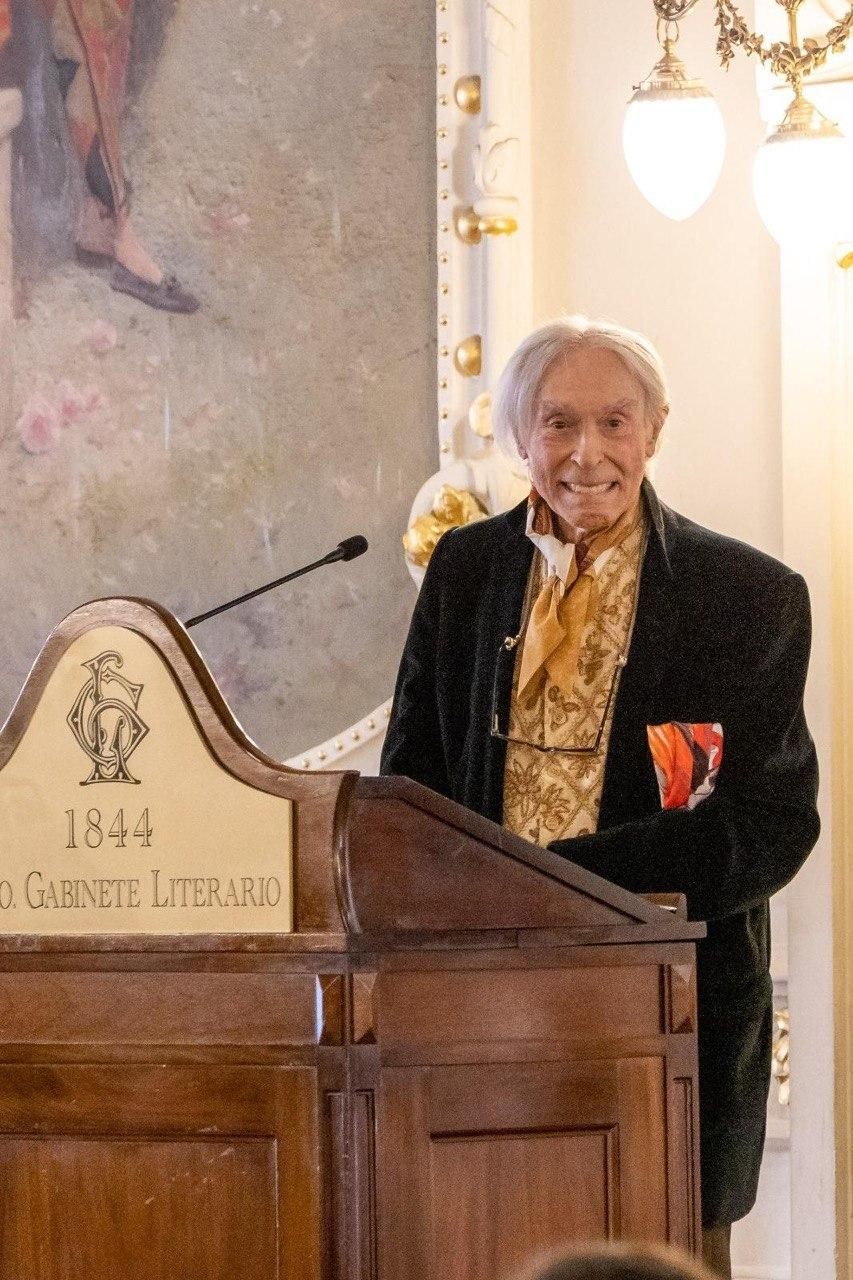 El artista canario Pepe Dámaso en su intervención en el homenaje celebrado este lunes por su trayectoria.