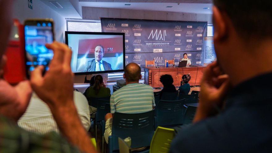 El catedrático Darío Bernal intervino por vídeoconferencia en el encuentro científico de Fuerteventura