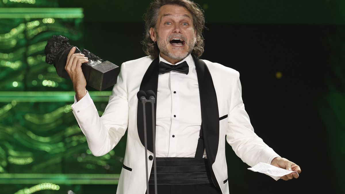 El actor Salva Reina, Goya a Mejor Actor de Reparto por "El 47" durante la gala de los Premios Goya 2025