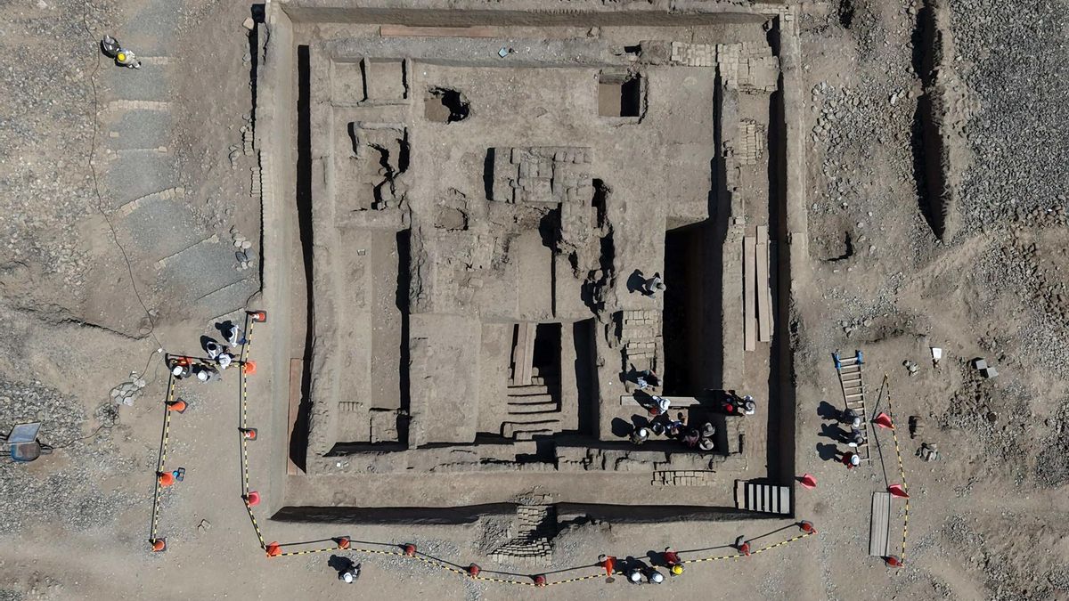 Fotografía aérea que muestra el conjunto amurallado Utzh An, en el complejo arqueológico de Chan Chan en Trujillo (Perú).