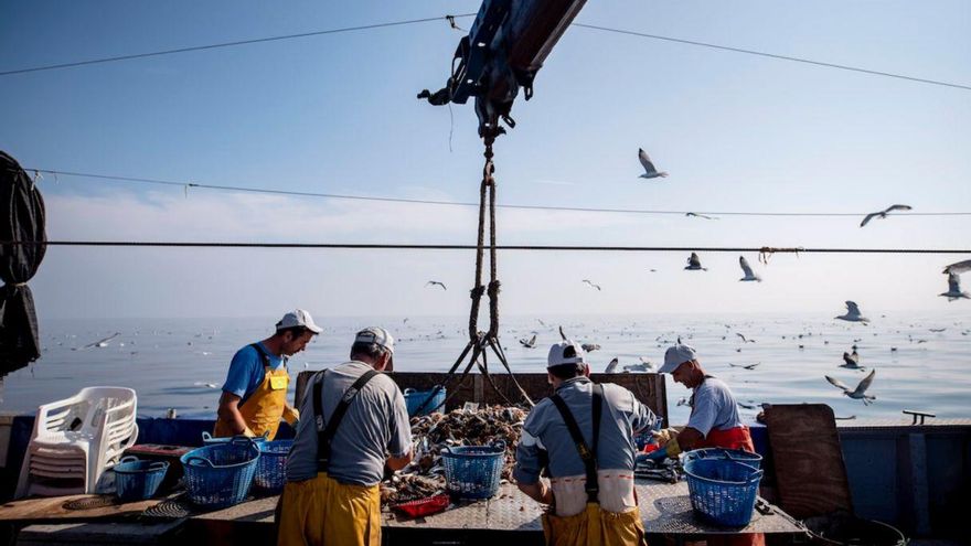 Ciego de un ojo por accidente y obligado a trabajar: los abusos contra los pescadores