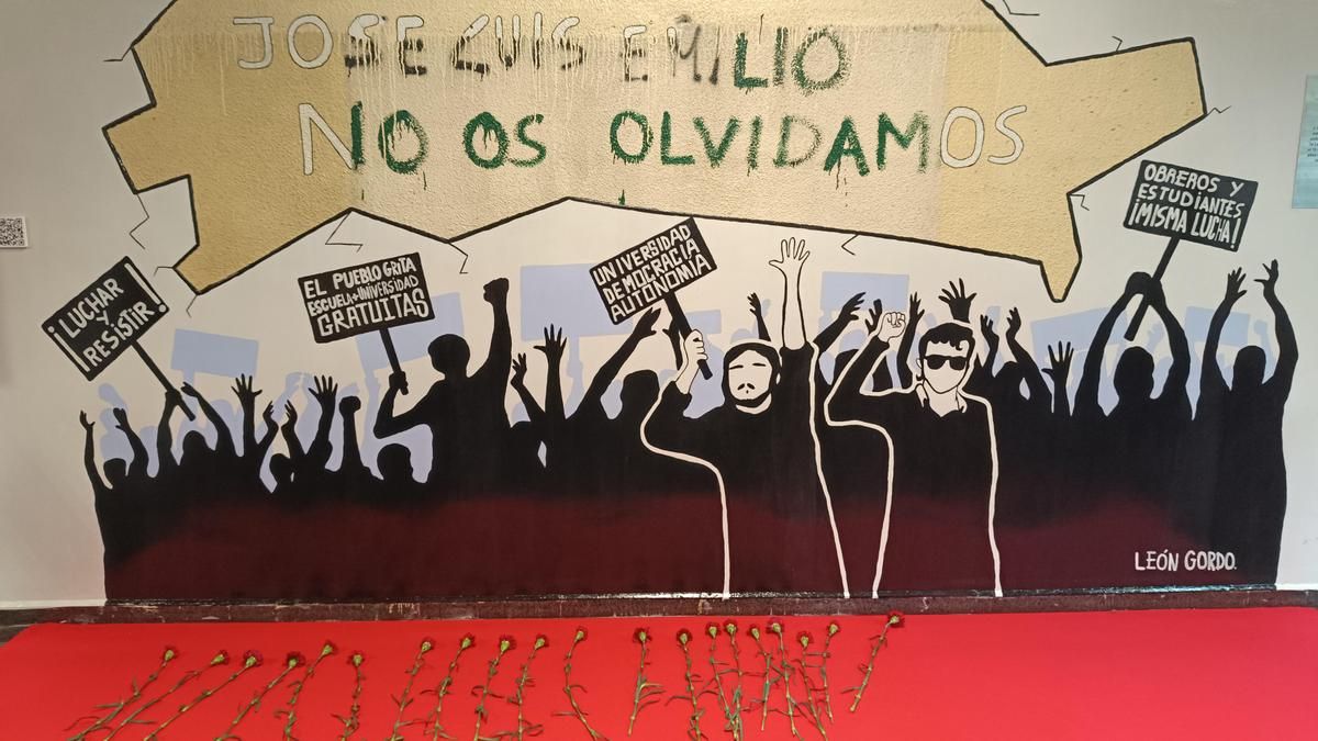 La Complutense restaura una pintada de 1979 en honor a Emilio Martínez y José Luis Montañés, estudiantes asesinados por la Policía