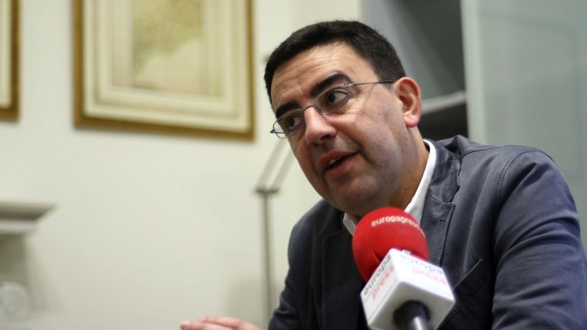 Jiménez ve "trascendente" y "coherente" la retirada de Griñán y rechaza "líneas rojas" sobre la investidura