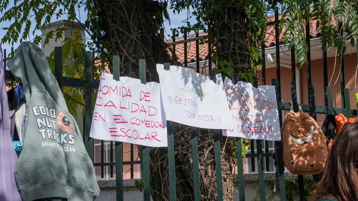 Protesta por el comedor en el Colegio Pablo García Baena de Córdoba