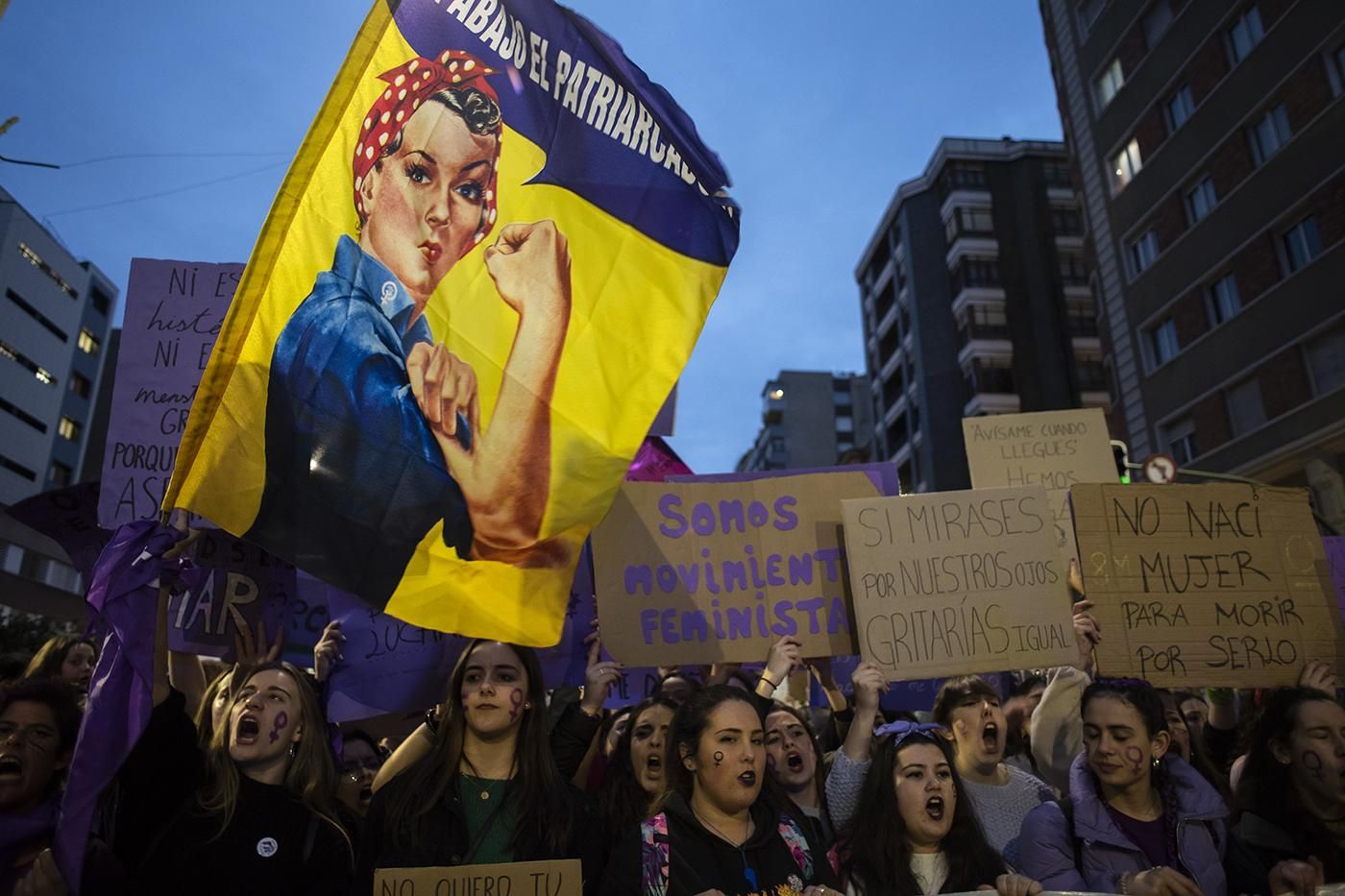 Manifestación feminista en Santander durante la huelga del 8M. | JOAQUÍN GÓMEZ SASTRE