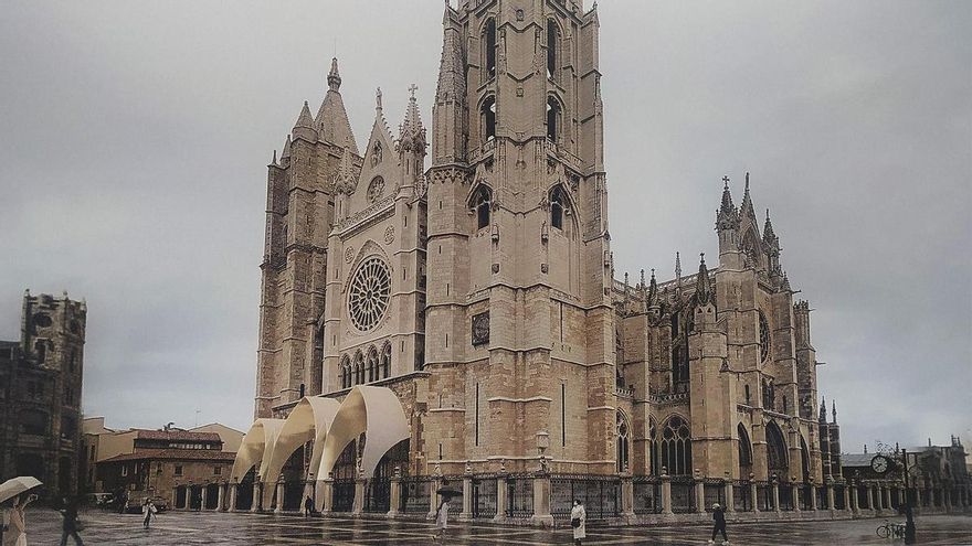 Proyecto del arquitecto leonés Eloy Algorri con referencias a Subirats y Gaudí.