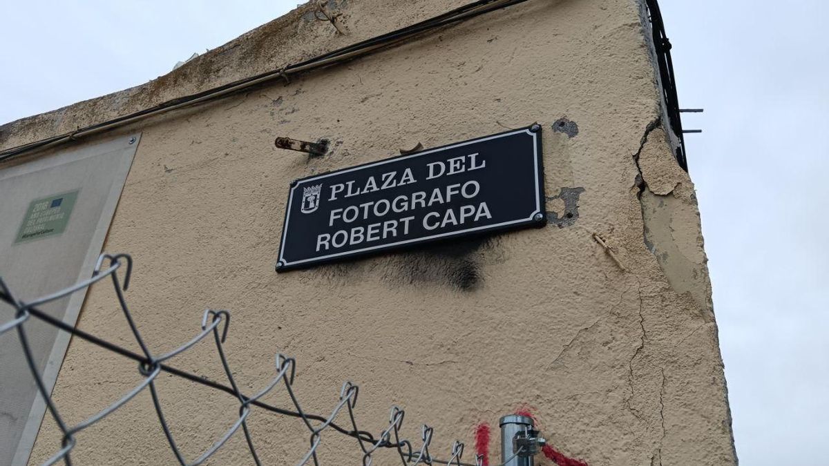 Plaza del fotógrafo Robert Capa