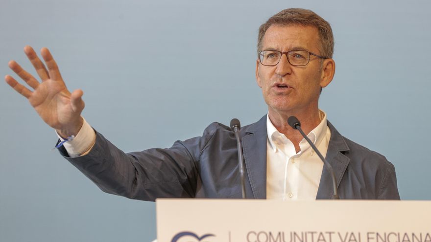 El presidente del PP, Alberto Núñez Feijóo, vuelve a la Comunitat Valenciana, donde su partido aspira a lograr el gobierno de la Generalitat y del Ayuntamiento de València, entre otras instituciones, e interviene en un acto público. EFE/ Manuel Bruque