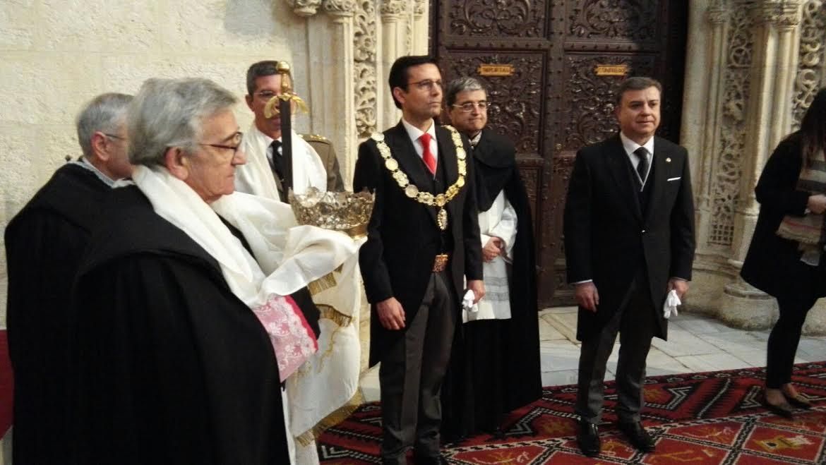 Recibimiento de la comitiva municipal en la Catedral de Granada