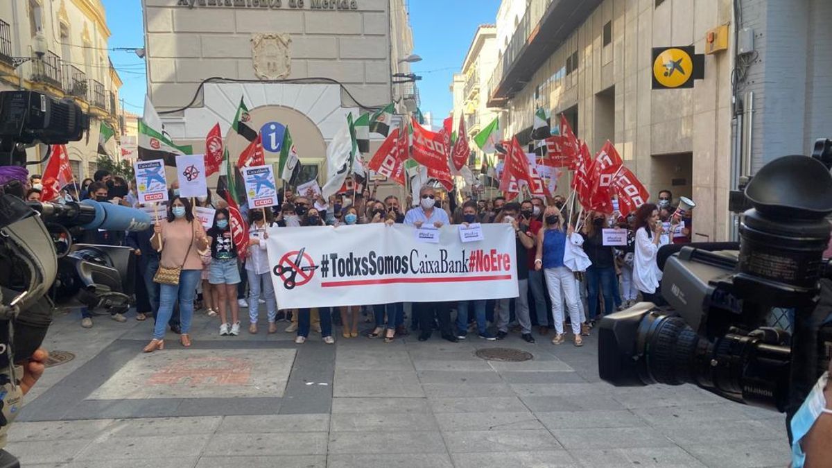 Concentración contra CaixaBank en Mérida
