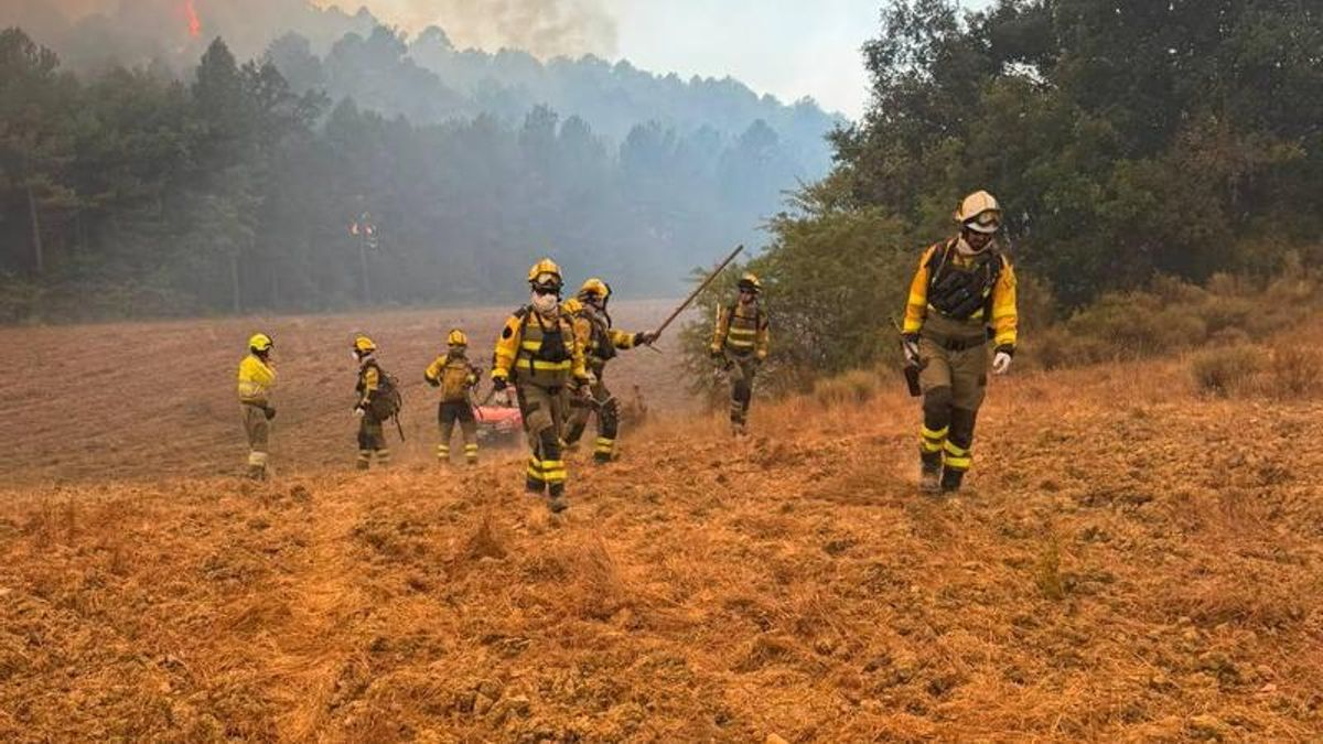 El incendio de Riglos, a tres kilómetros de San Juan de la Peña: el operativo refuerza la defensa del espacio natural protegido
