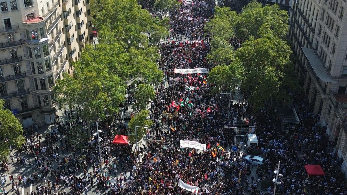 Imagen aérea de la manifestación contra el genocidio en Barcelona.