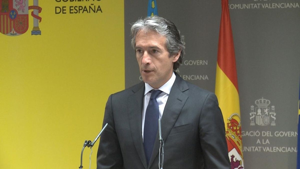 De la Serna insiste en que el PP respetará la decisión que tome Aguirre sobre su futuro