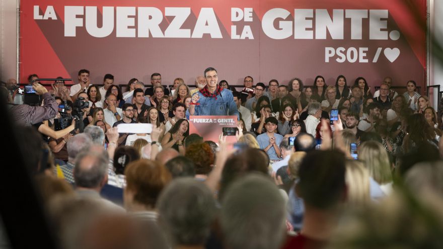 El secretario general del PSOE y presidente del Gobierno, Pedro Sánchez, interviene durante un acto de los socialistas aragoneses, en el Hotel Iberus, a 14 de octubre de 2026, en Zaragoza.
