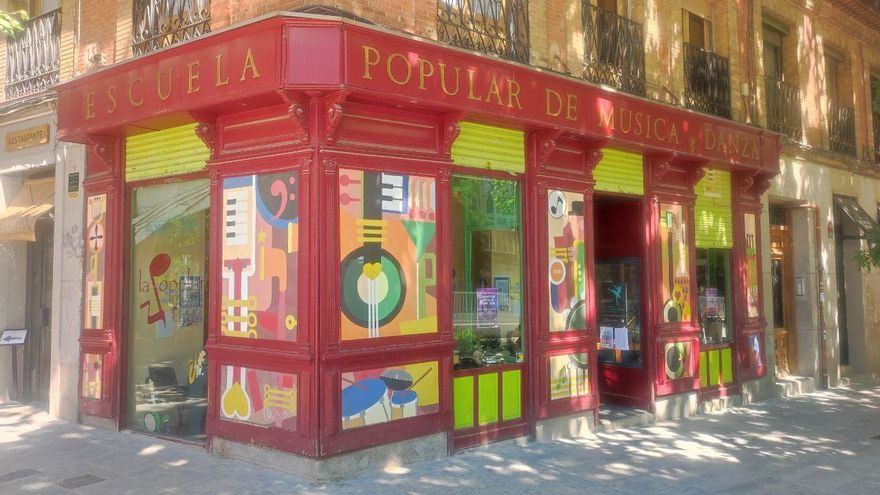 Una inmobiliaria expulsa a La Popular y detiene el corazón musical de Chamberí: 20 despidos y 400 alumnos sin escuela