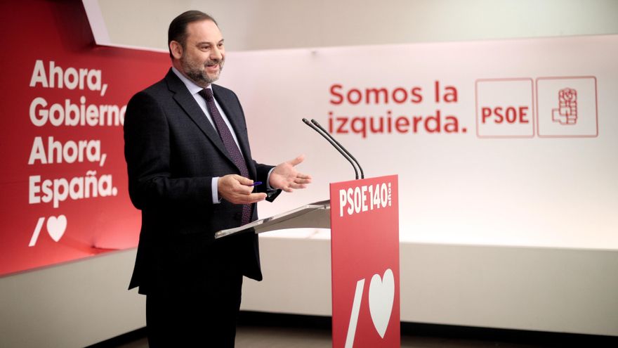 Archivo - El ministro de Fomento en funciones, José Luis Ábalos, en rueda de prensa desde Ferraz