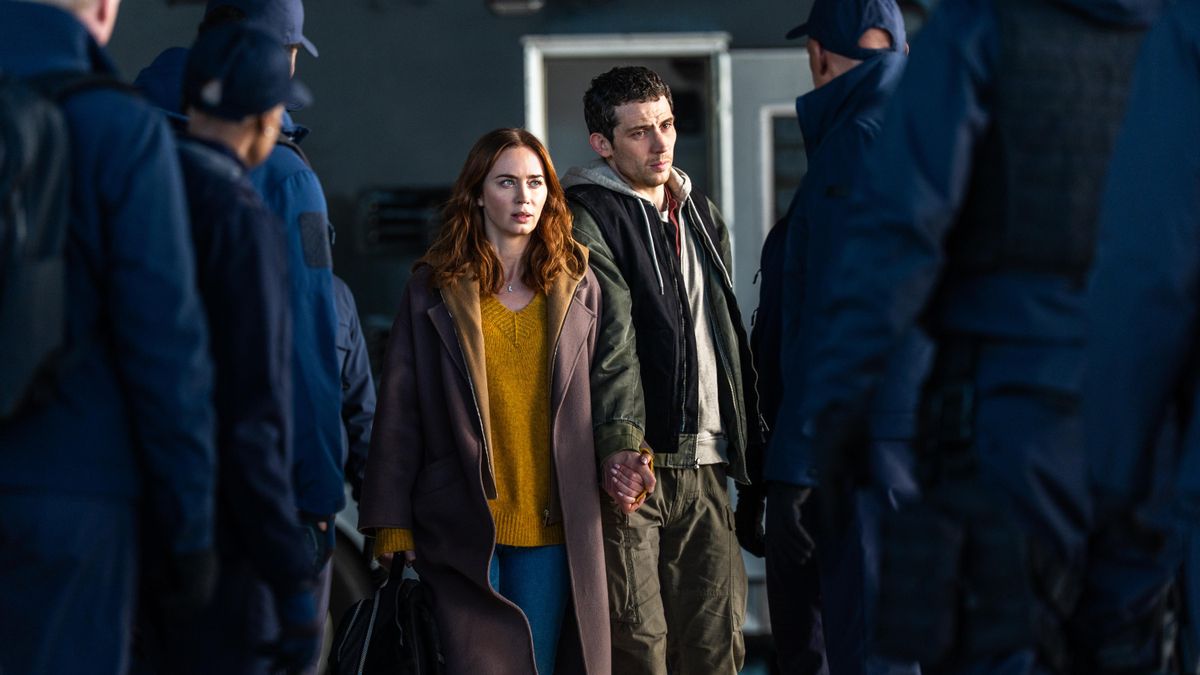Emily Blunt y Josh O'Connor en 'El día de la revelación'