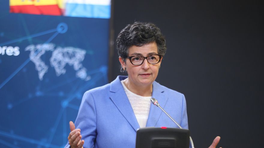 La ministra de Asuntos Exteriores, Unión Europea y Cooperación, Arancha González Laya, ofrece una rueda de prensa tras acoger la visita de su homólogo el ministro de Asuntos Exteriores luxemburgués, Jean Asselborn, en el Palacio de Viana, Madrid (España),