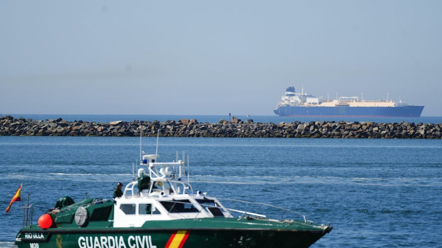 Archivo - Embarcación de la Guardia Civil en la costa de Huelva.
