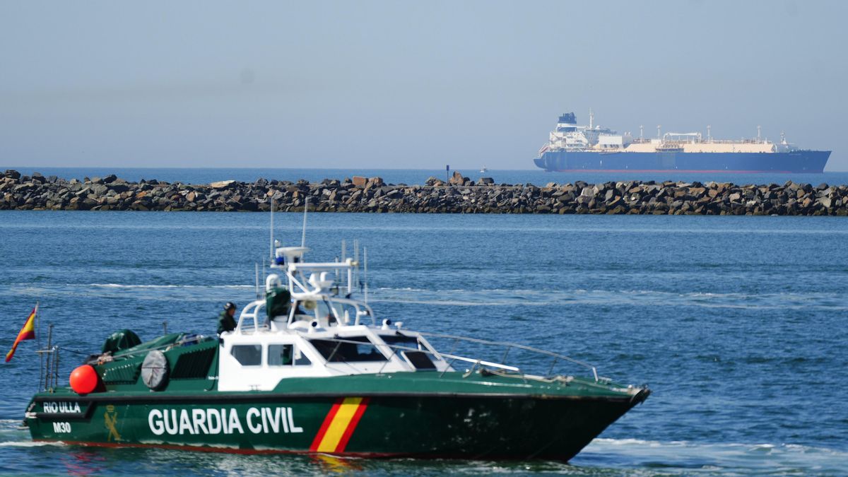 Archivo - Embarcación de la Guardia Civil en la costa de Huelva.
