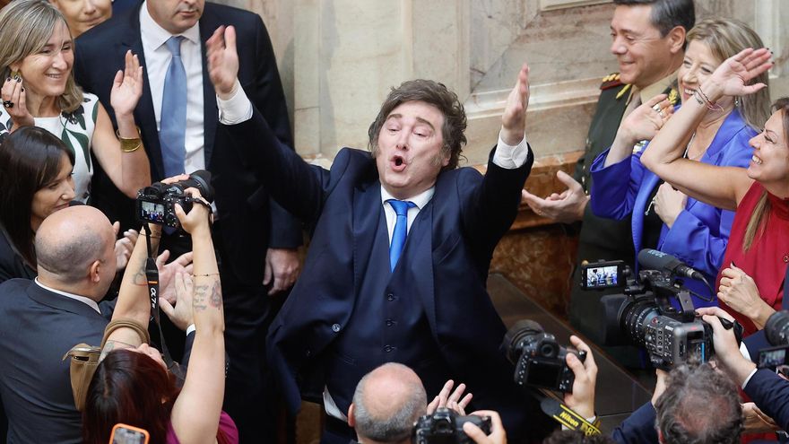 Milei habló del salario como validación de su modelo económico, en plena ola de despidos, cierres de empresas y caída del poder de compra