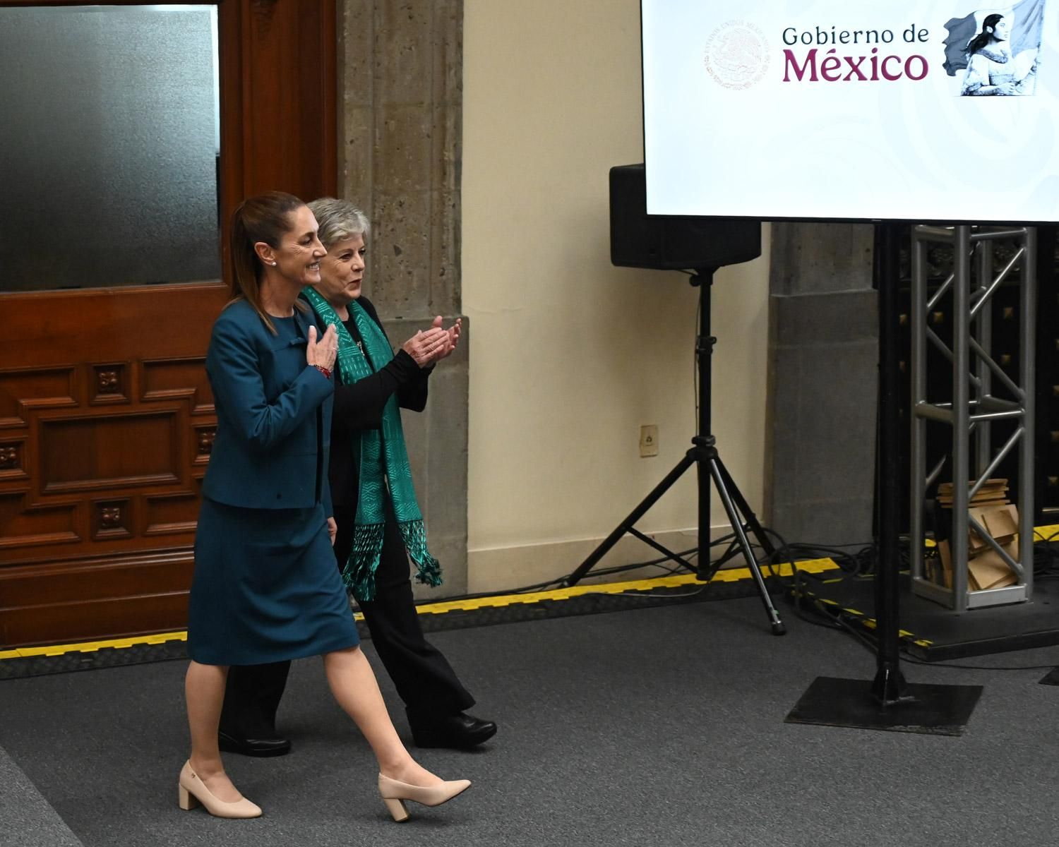 Especialistas consultados han cuestionado el primer proyecto presupuestal de México para 2026, considerando el conocimiento que tienen la presidenta Sheinbaum y la secretaria de Medio Ambiente, Alicia Bárcena, en conservación y cambio climático. Foto: Presidencia de México