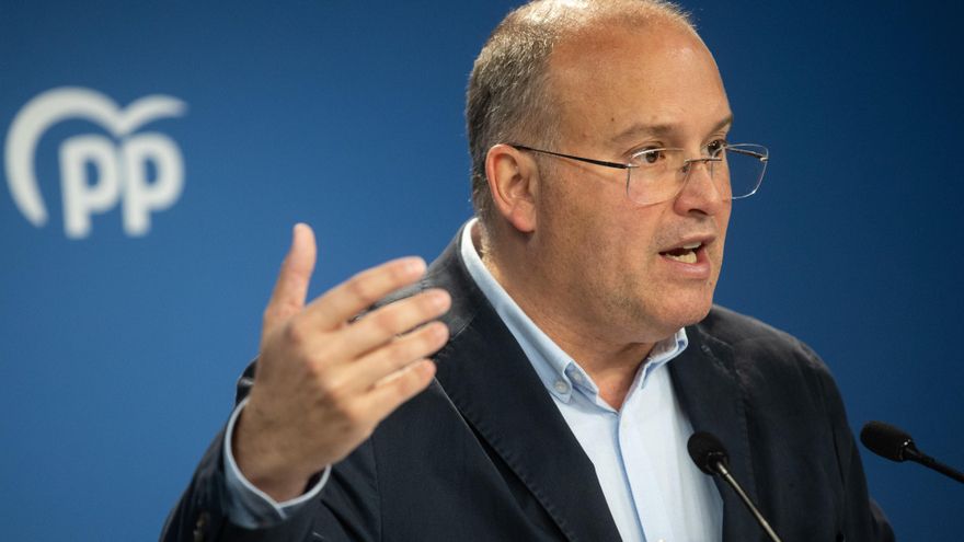 El secretario general del Partido Popular, Miguel Tellado, ofrece una rueda de prensa en la sede del PP, a 4 de octubre de 2025, en Madrid (España).