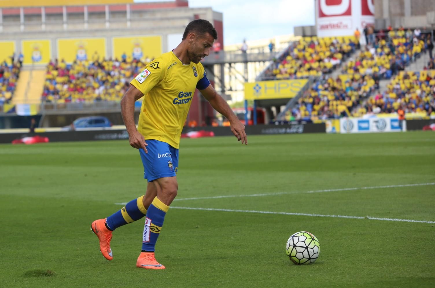 Partido entre la UD Las Palmas y el Valencia CF en el Estadio de Gran Canaria. (Alejandro Ramos).