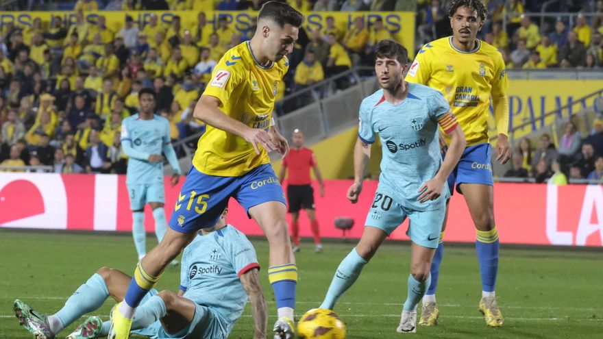 La UD Las Palmas hace sufrir al Barça pero tropieza en el alargue