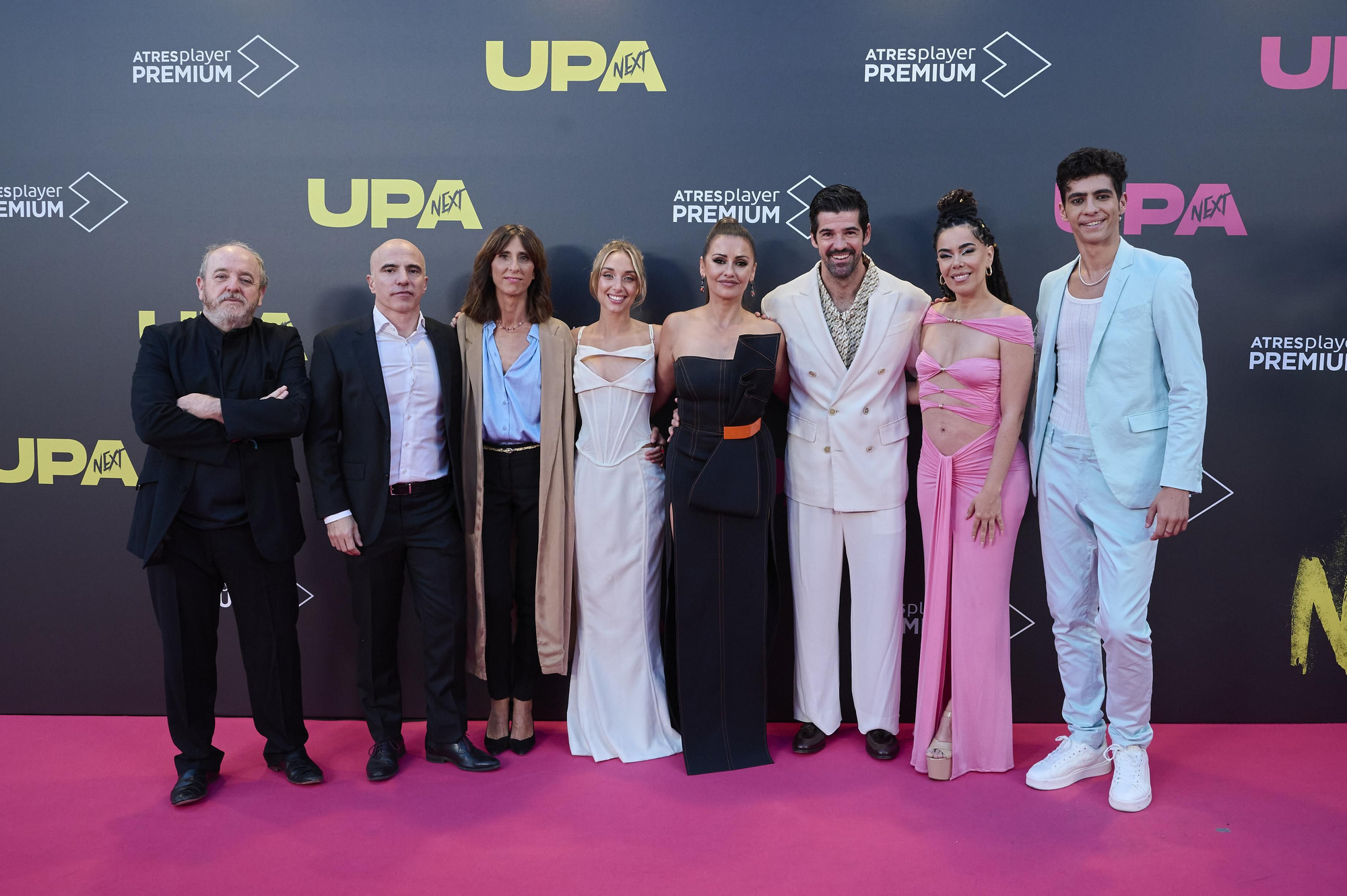 Foto de grupo en la première de 'UPA Next'