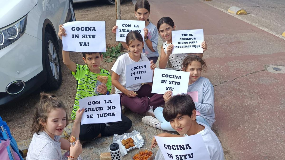 Protesta por el comedor en el Colegio Juan de Mena