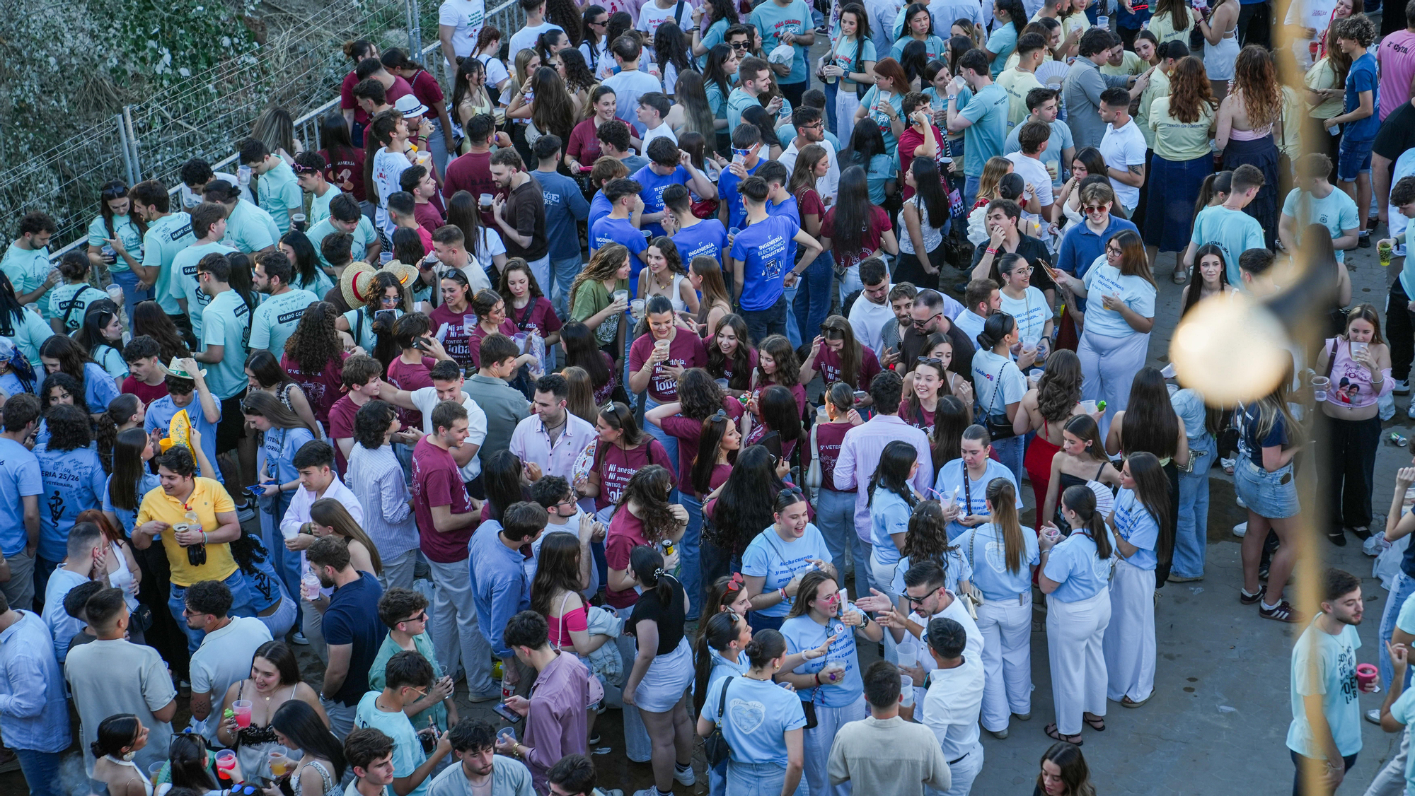 El macrobotellón de Miraflores en el Miércoles de Feria