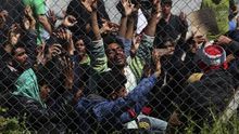 Lesbos, la isla sin salida para miles de refugiados: "Preferiría haber muerto en la guerra que haber venido aquí"