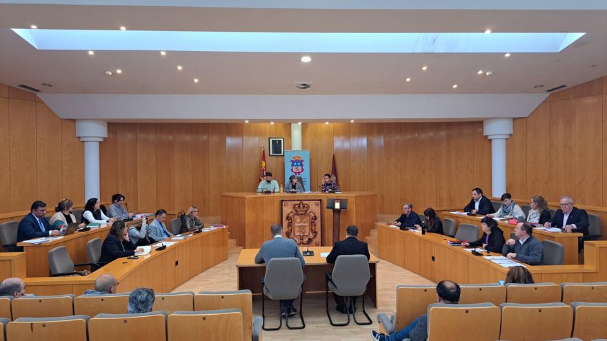 La oposición ataca la "espantada" de la alcaldesa de San Andrés en un Pleno de control por un viaje a Granada