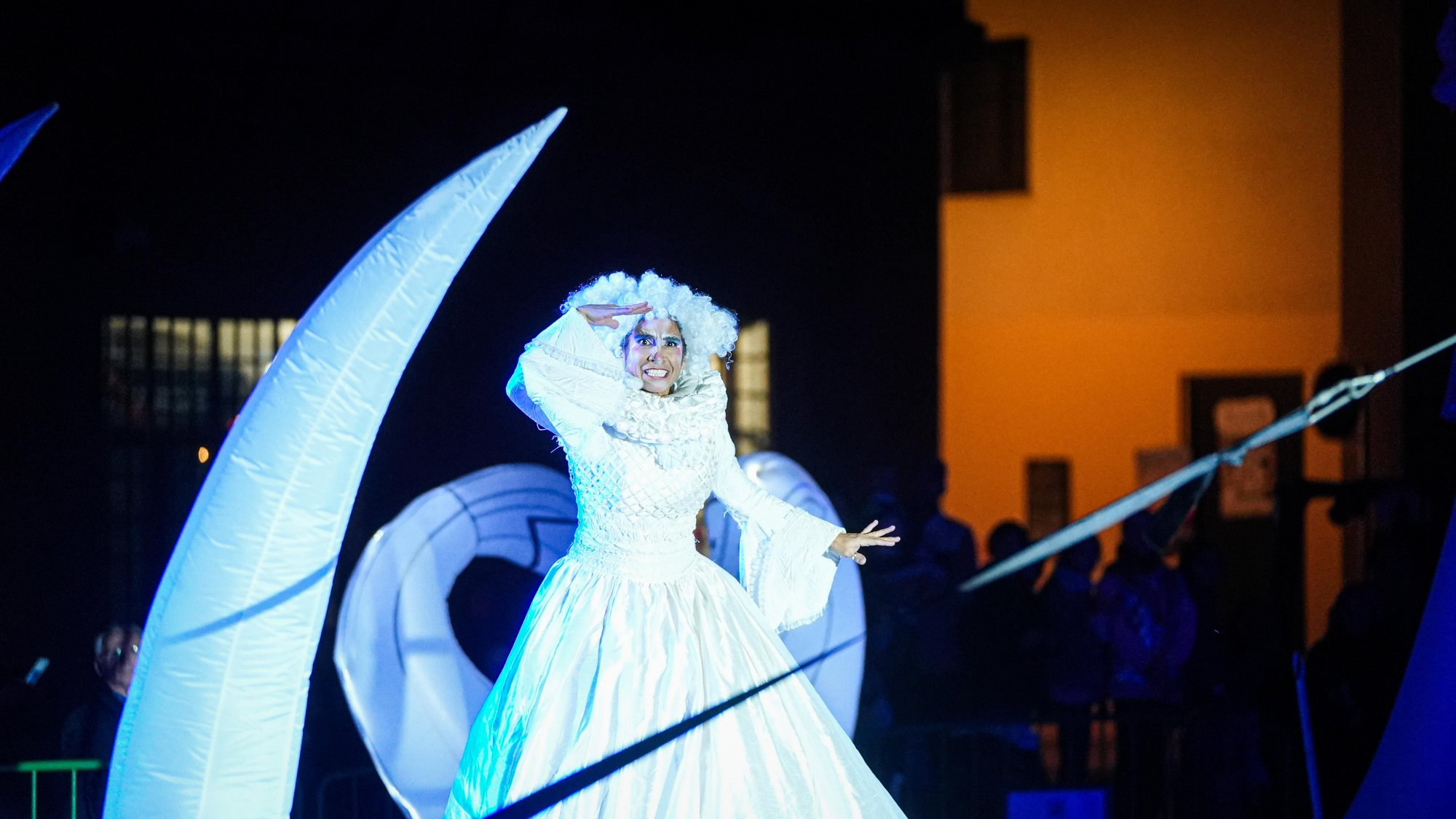 Espectáculo de acrobacias en la Corredera