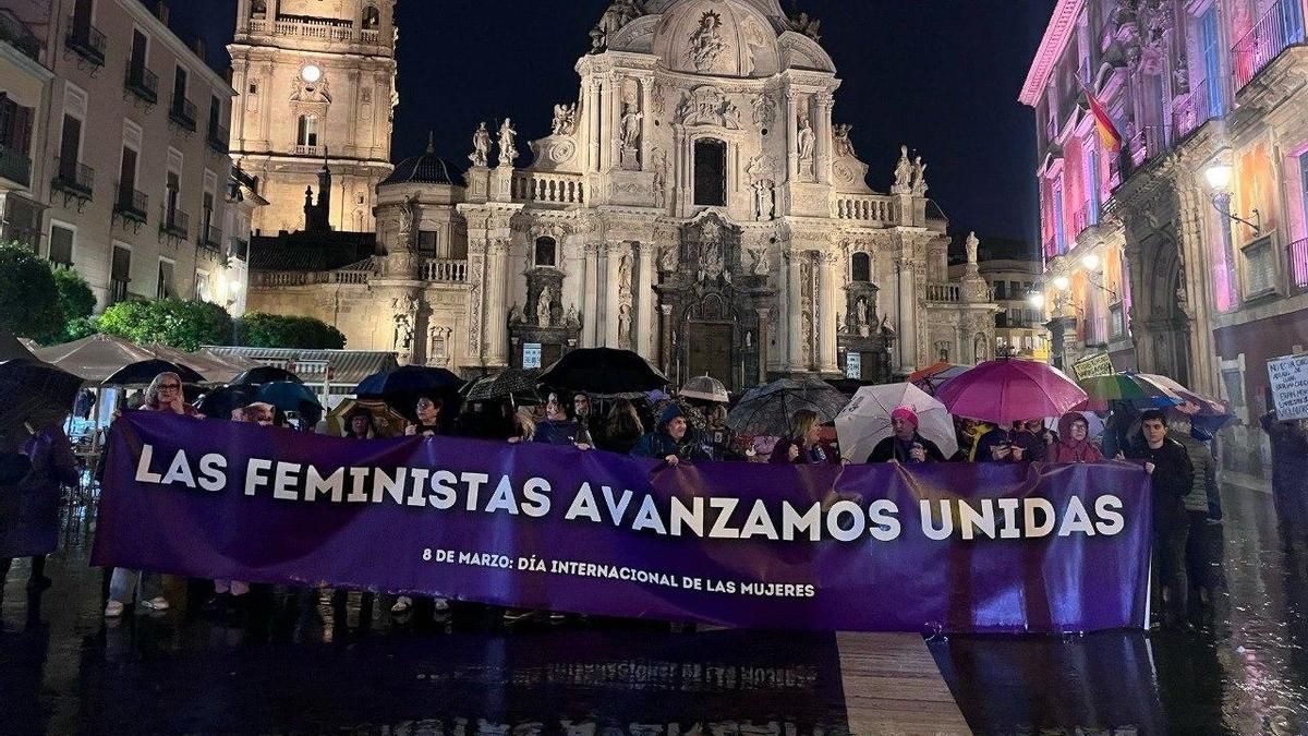 La cabecera de la manifestación de este 8 de marzo de 2025 en Murcia.