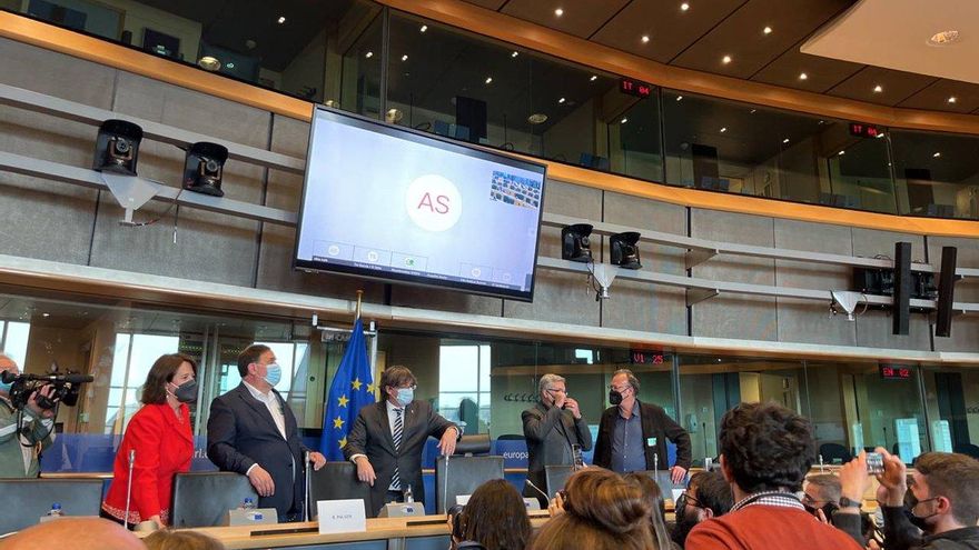 Puigdemont: "El espionaje cambia las cosas, no se entendería que se confiara en un Gobierno que forma parte de esta trama criminal"