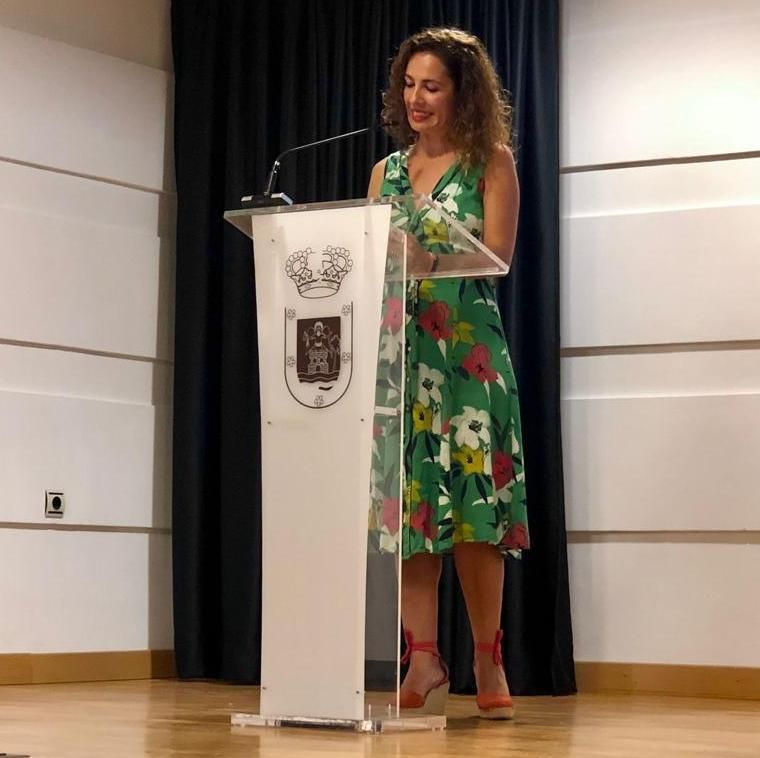 Sarai Pais, hija de Lucía Rosa González, leyó párrafos de la obra en alemán.