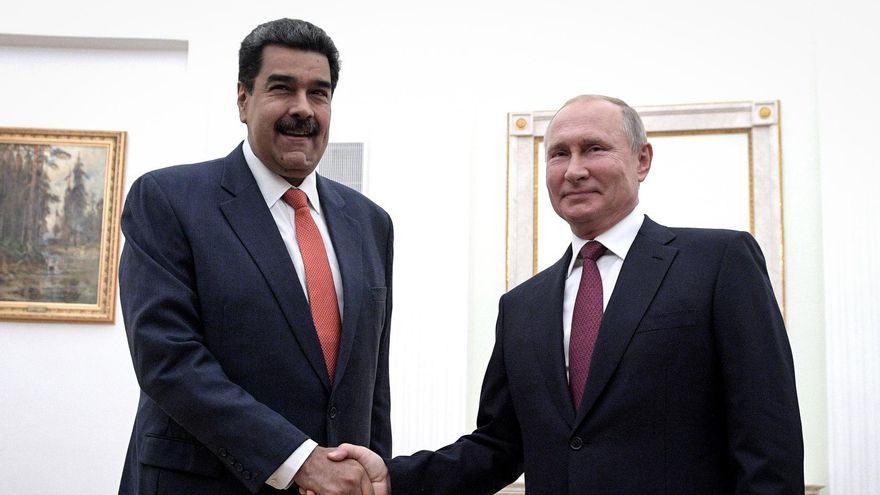 HANDOUT - 25 September 2019, Russia, Moscow: Russian President Vladimir Putin shakes hands with Venezuelan President Nicolas Maduro (L) during their meeting at the Kremlin.