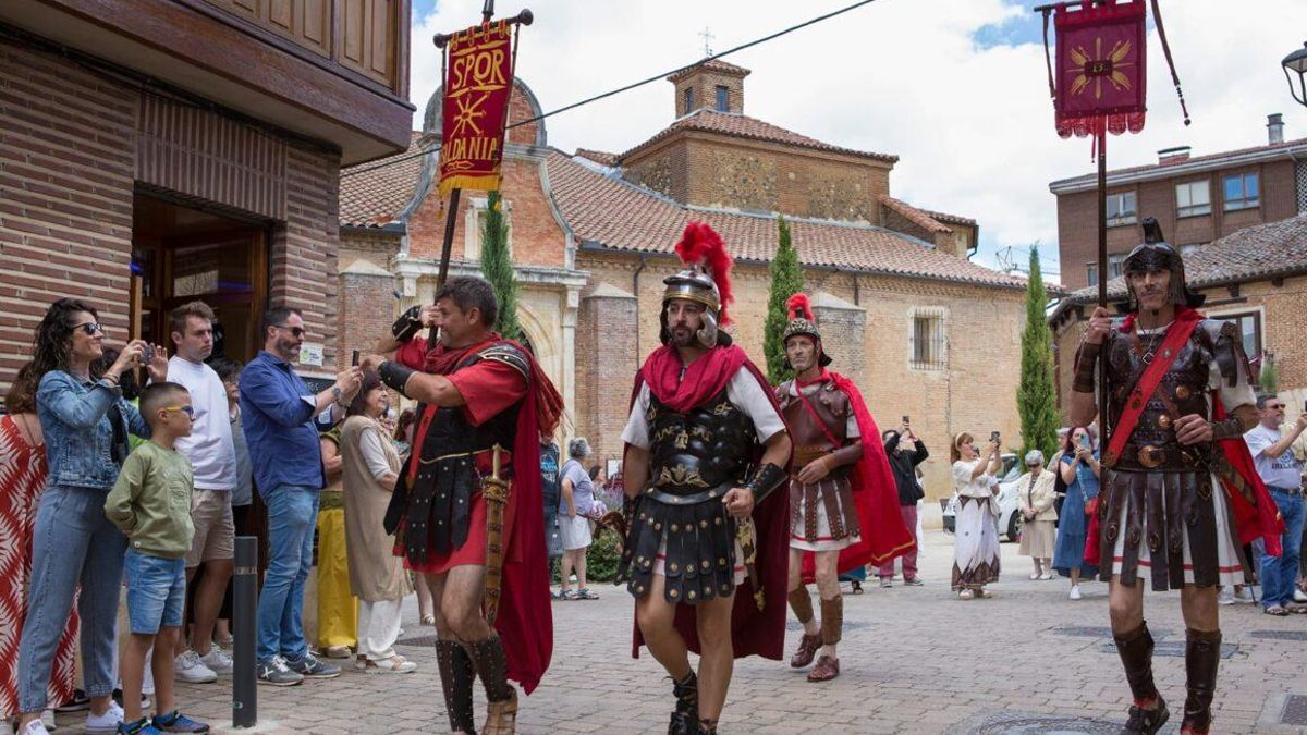 El origen de esta festividad se remonta al año 2004, inspirándose en el legado de un gran yacimiento arqueológico descubierto en 1968 y declarado Bien de Interés Cultural