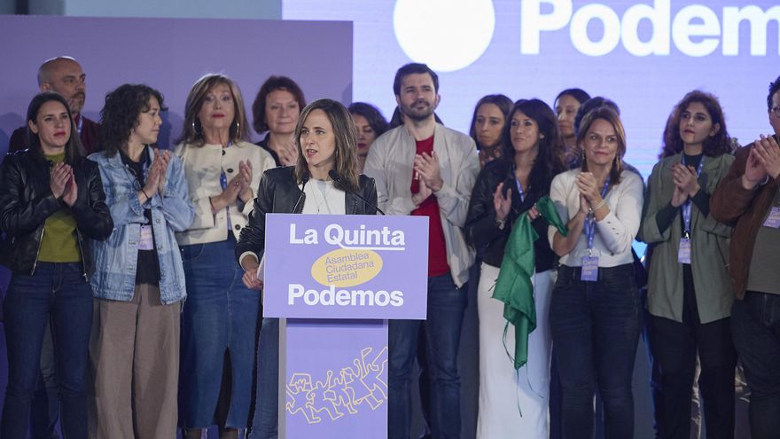 La secretaria general de Podemos y diputada, Ione Belarra, interviene durante la V Asamblea Ciudadana de Podemos, en el Pabellón de Convenciones de Casa de Campo, a 12 de abril de 2025, en Madrid (España).