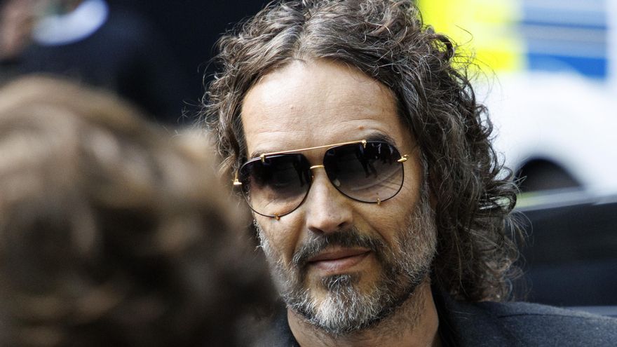 El actor Russell Brand se declara "no culpable" de cinco delitos de violencia sexual