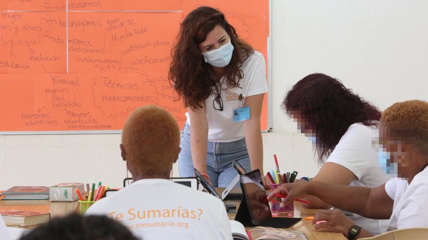 Aula de las alumnas de Me Sumaría. (ALEJANDRO RAMOS)